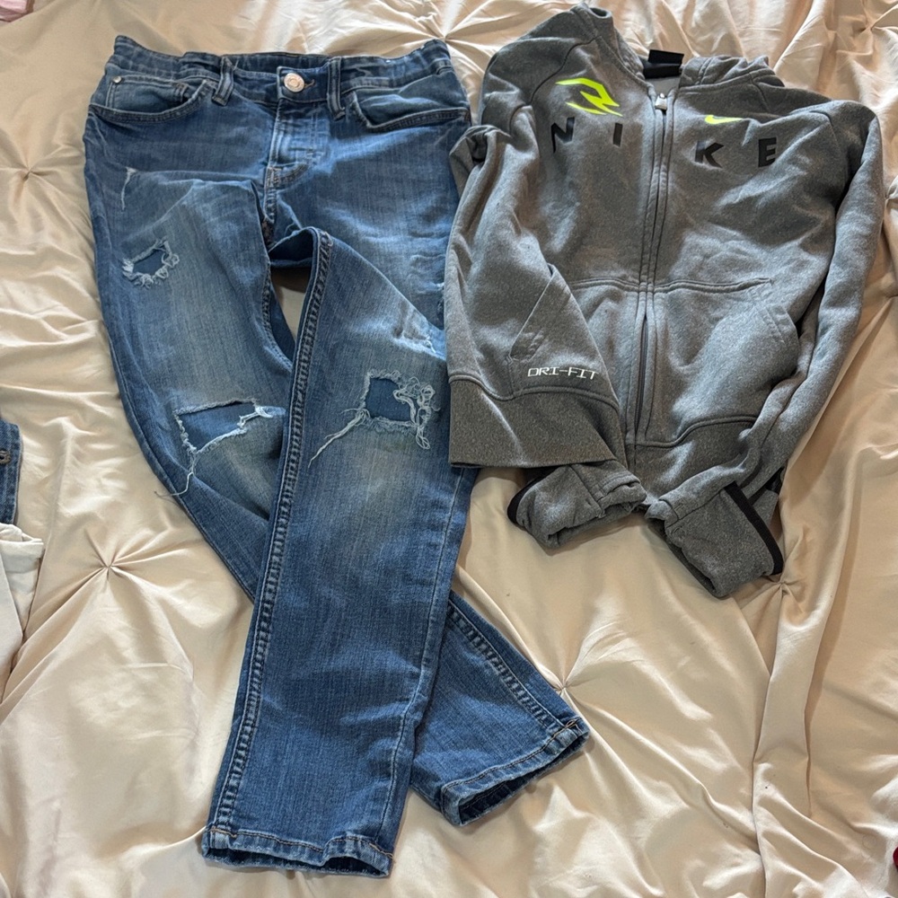 Boy bundle H&M Distressed Stretch Jeans with Nike hoodie